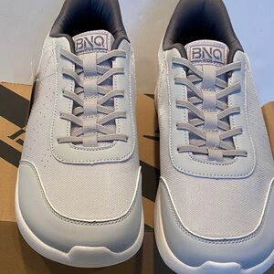 NIB BNQ Wide Very Pale Gray & White Faux Leather & Mesh Lace-up Sneakers